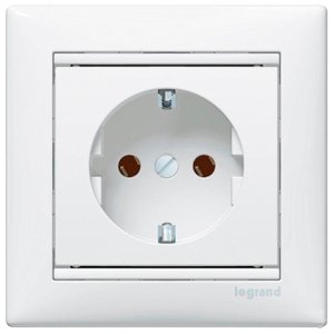 Розетка с заземлением 16А, Legrand Valena, белая